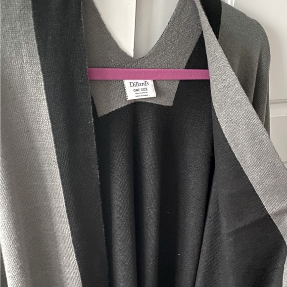 Dillards Color Block Reversible Poncho Shawl Wrap - Picture 7 of 8